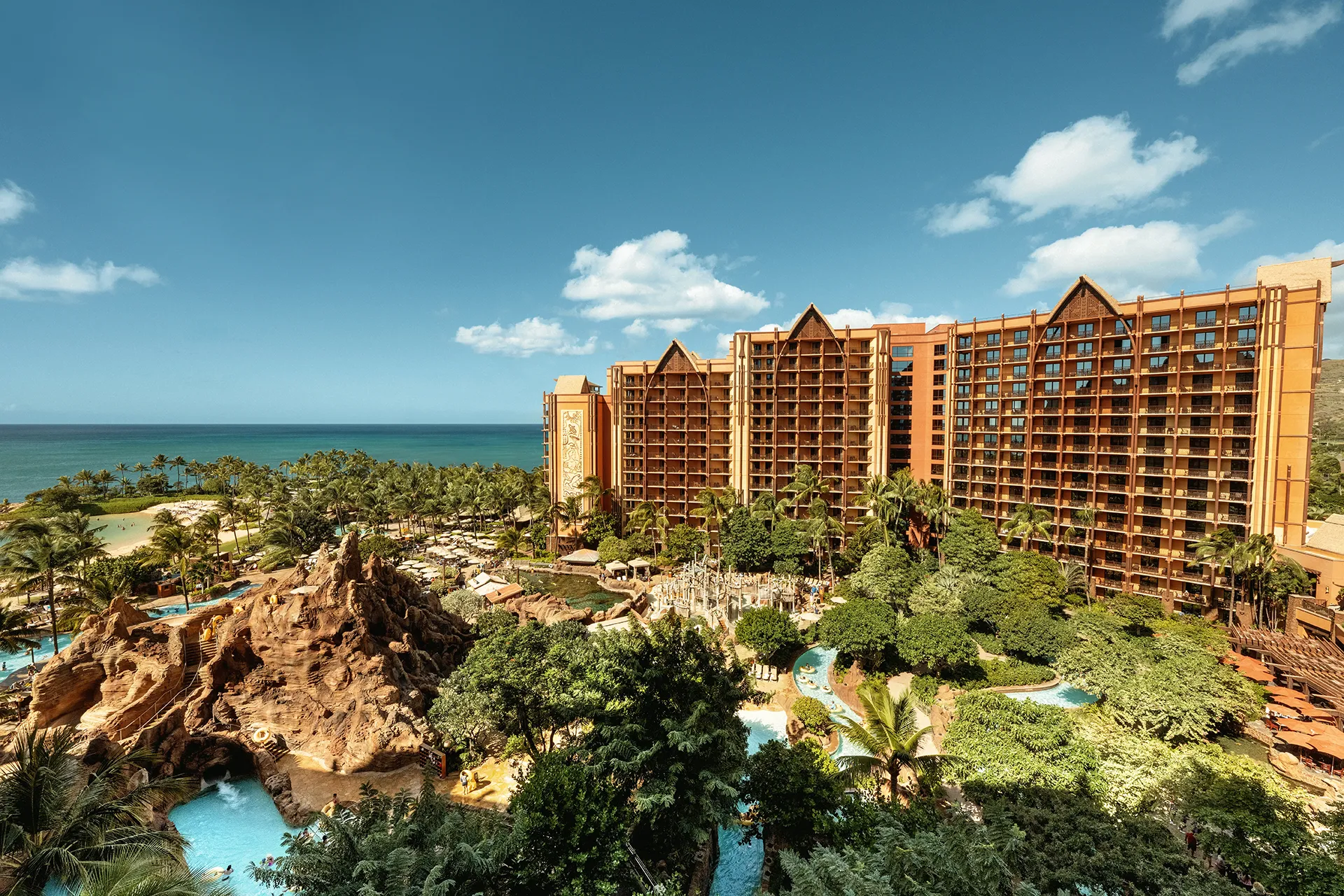 Habitaciones y albercas en Aulani Disney Resort Hawaii